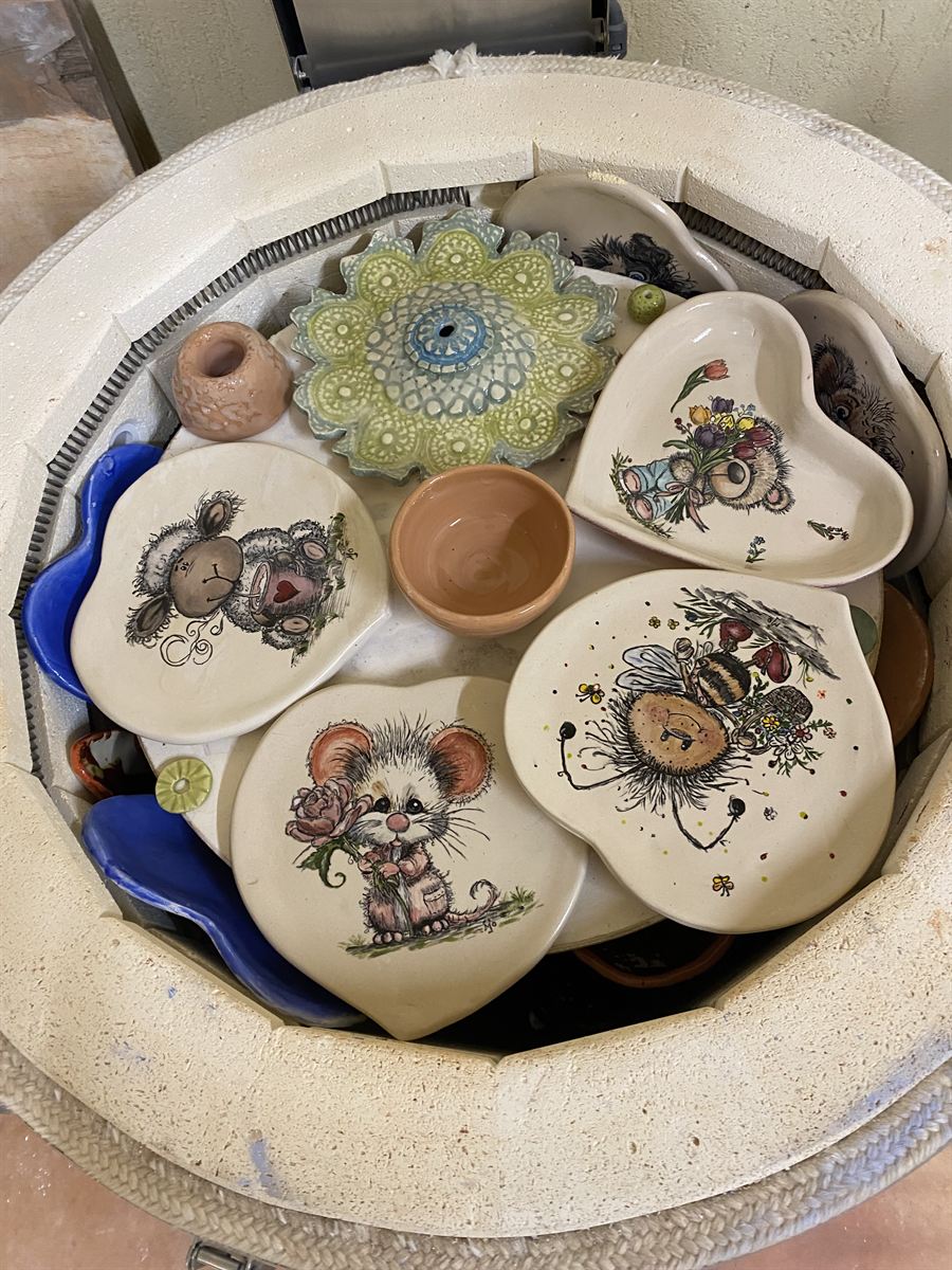 Assiettes en forme de cœur peintes à la main, décors d'animaux et de fleurs