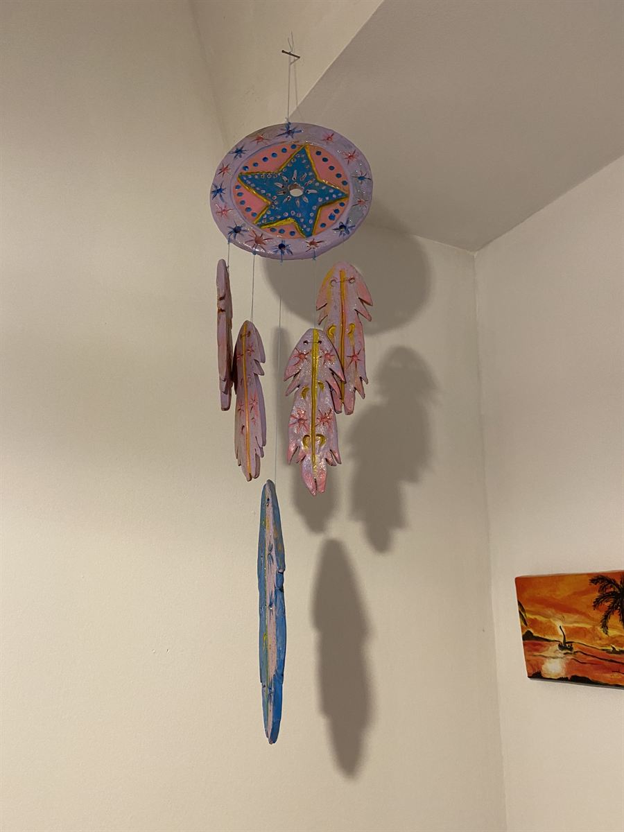 Attrape-rêve en céramique à motif plume, création artisanale